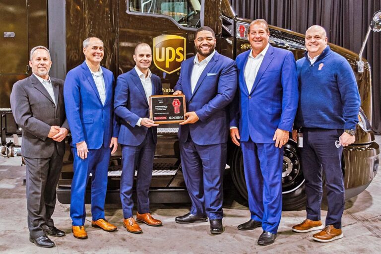 Kenworth delivers industry’s 1st 15-liter natural-gas powered truck to UPS