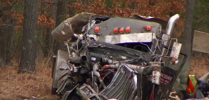 9 dead after big rig strikes van in Wisconsin