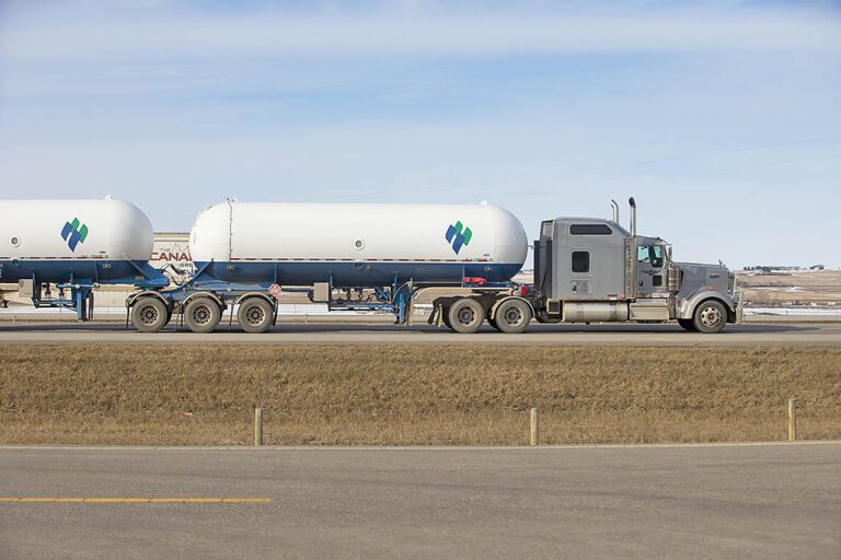 NACFE’s newest report shows natural gas could be reliable, eco-friendly fuel source for trucking