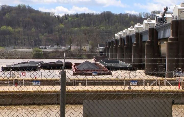Barges break loose on Ohio River in Pittsburgh, damaging a marina and striking a bridge