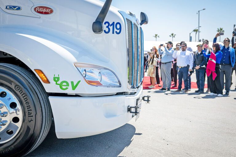 Class 8 heavy-duty electric semi makes history as 1st to cross US-Mexico border