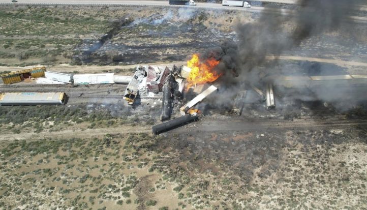 Train wreck, fire close parts of I-40 in Arizona