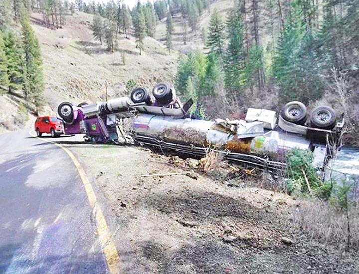 Big rig hauling thousands of salmon overturns in Oregon