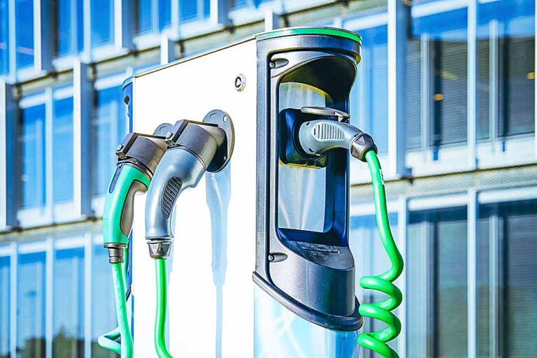Fuel retailers ask FHWA to make EV charging experiences consistent
