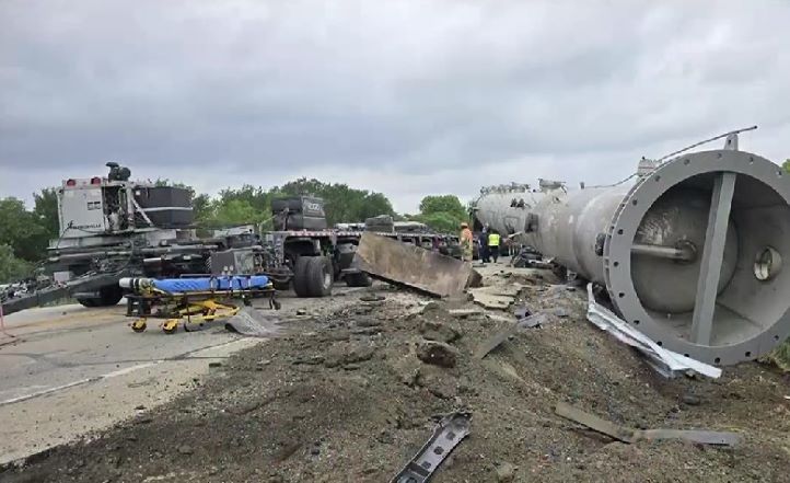Rig loses ‘super load’ in Texas; 2 dead after car crushed