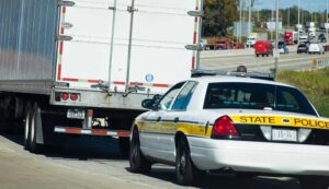 Semi Stopped by Officer iStock 458644773 web