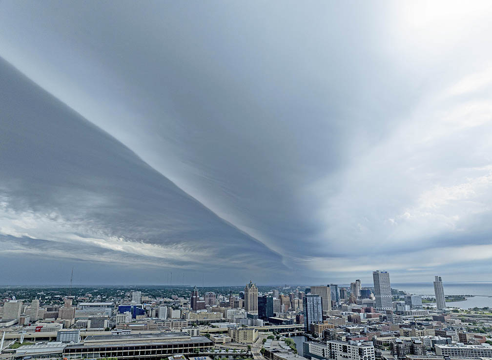 US severe weather: Heat moves east, storms threaten Plains, snow falls ...