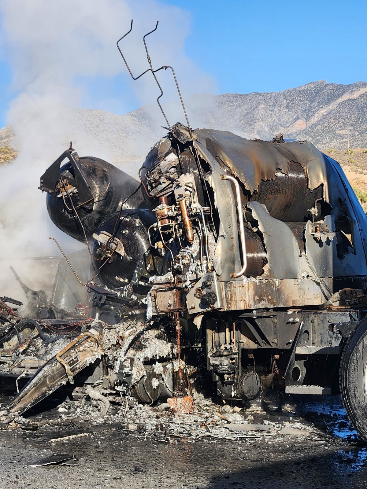 CNG big rig partially melts after fire on 15 Freeway in San Bernardino ...