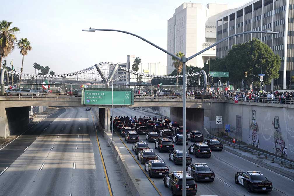 Protesters Block 101 Marchers protesting planned deportations block LA’s 101 Freeway ...
