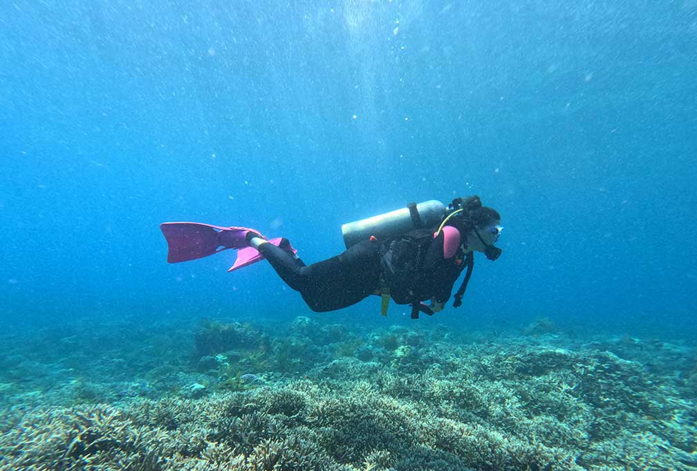 Elizabeth N Underwater2 web