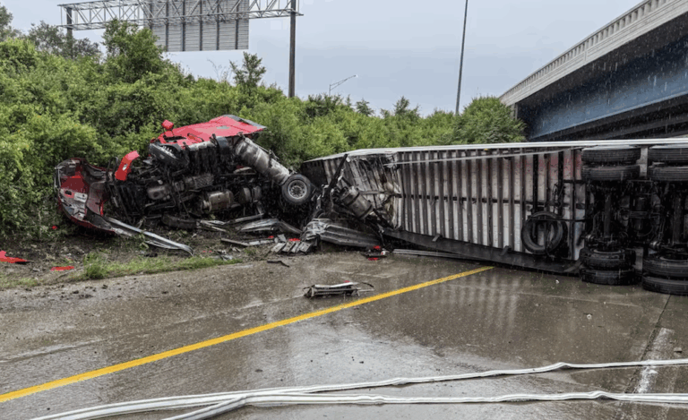 Semi truck rollover in Kansas City results in no injuries
