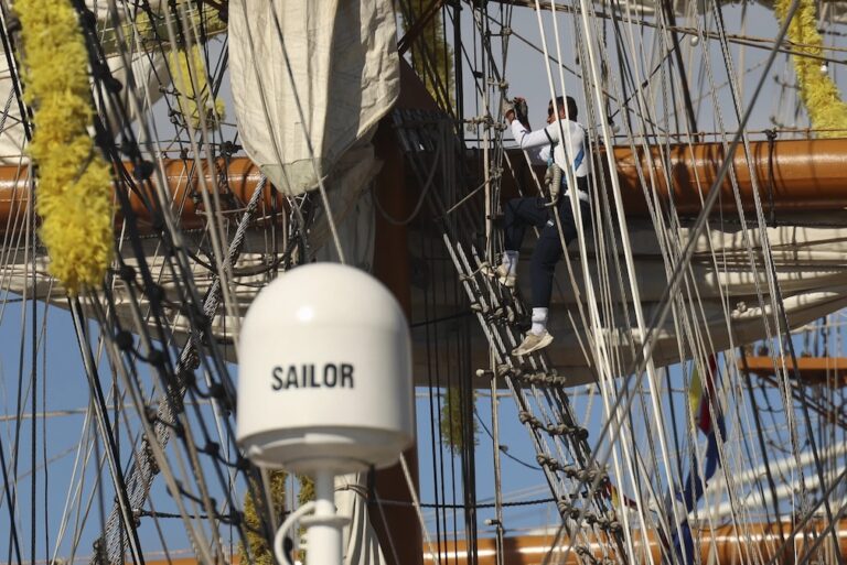 Turbulent waters may have contributed to Mexican tall ship’s crash into Brooklyn Bridge