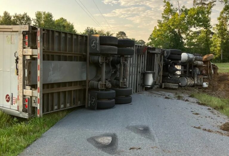 Driver injured when rig overturns in Virginia