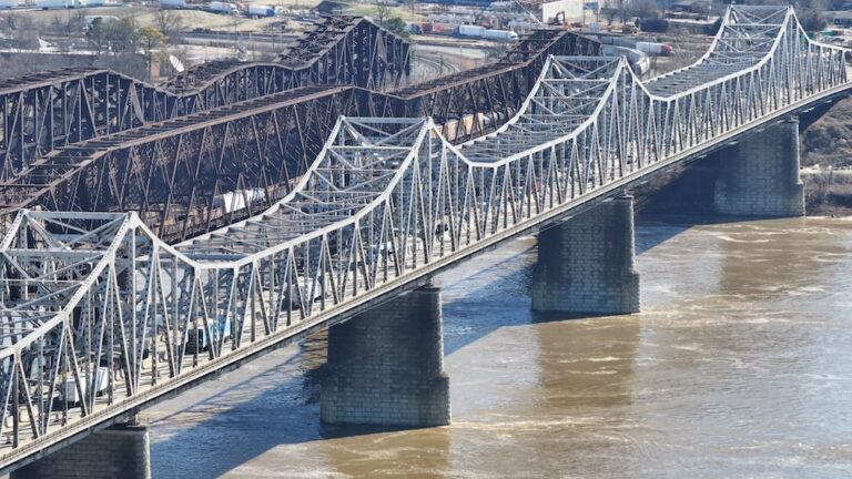 Interstate 55 bridge connecting Memphis to Arkansas named Kings Crossing