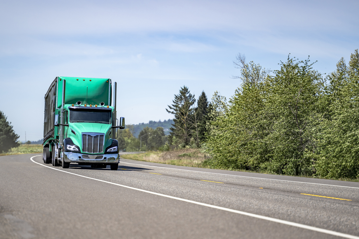 American Trucking Trends report: Trucking freight volumes drop in 2024