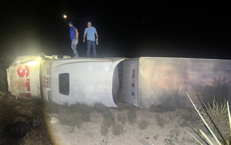 Big rig rollover crash reported in Texas