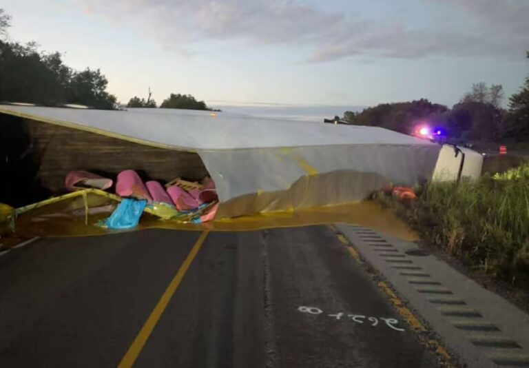 Semi overturns, spills 46,000 pounds of applesauce in Illinois