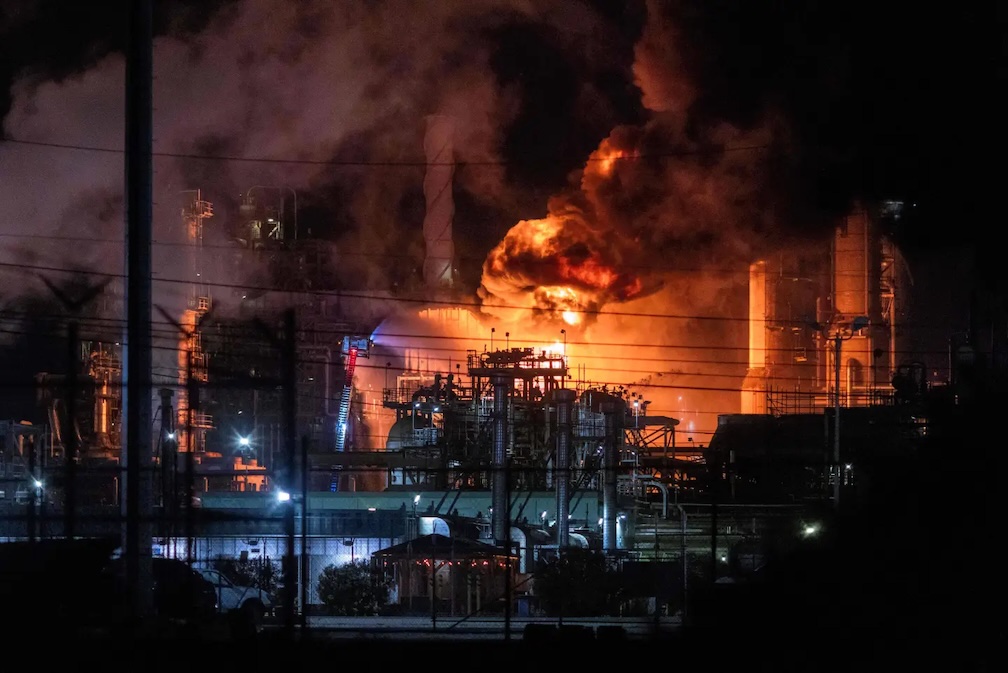 Massive fire erupts at Chevron refinery just outside of Los Angeles ...