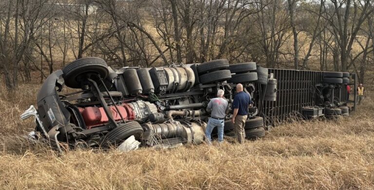 Suspect in Oklahoma pursuit crashes into semi truck