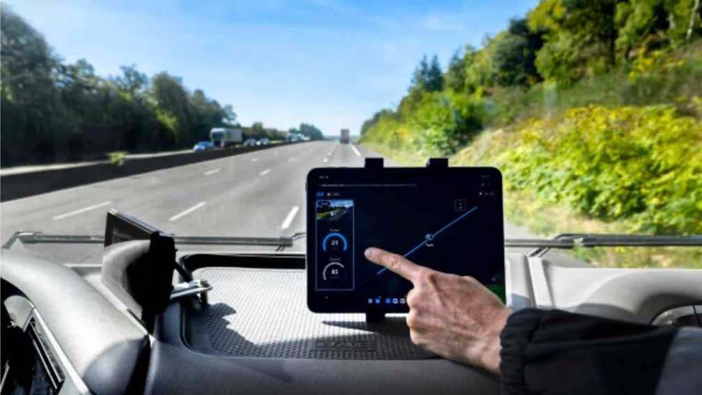 CyberGuy Charging Road 2 web CyberGuy Charging Road 2 web