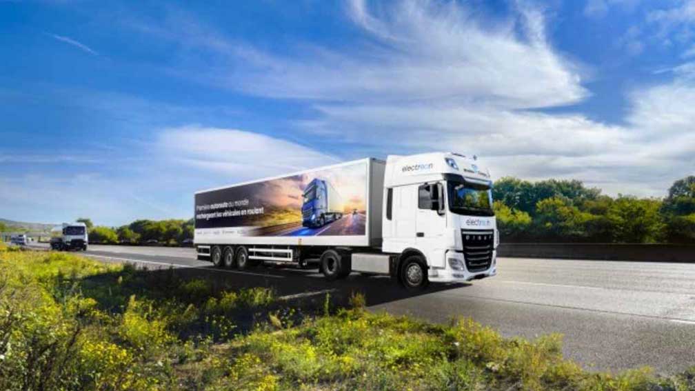 CyberGuy Charging Road 3 web CyberGuy Charging Road 3 web