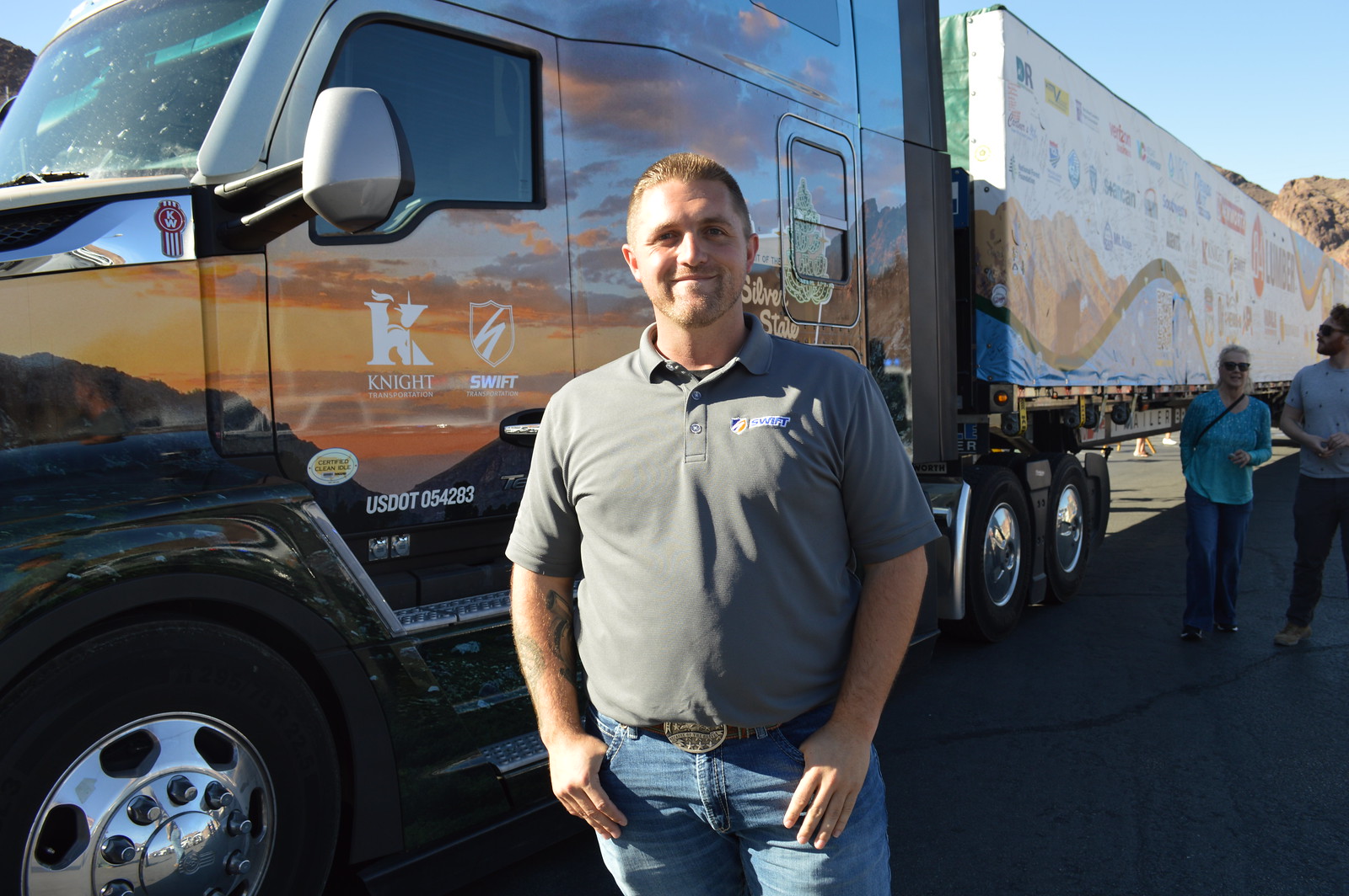 Knight-Swift driver delivers 2025 U.S. Capitol Christmas Tree in Kenworth T680