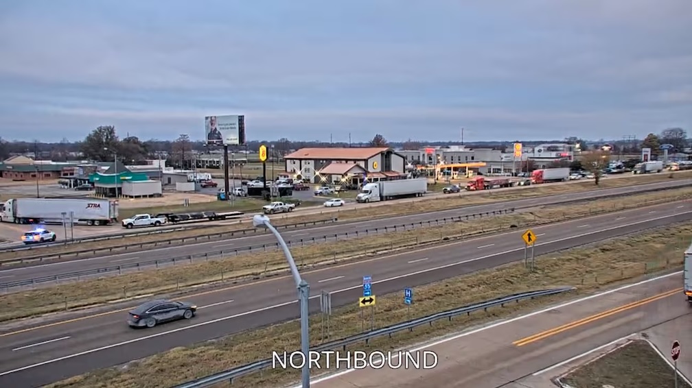 Weather-related accidents shut down Interstate 55 in Arkansas