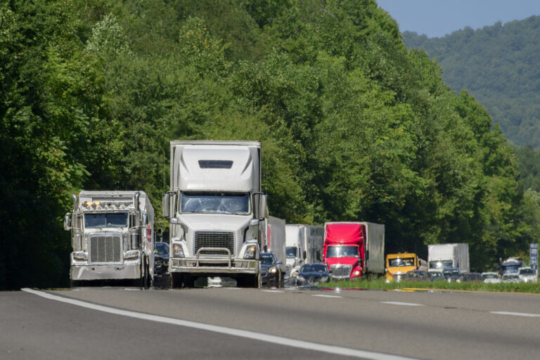 Dry van spot rates rise sharply during Thanksgiving week