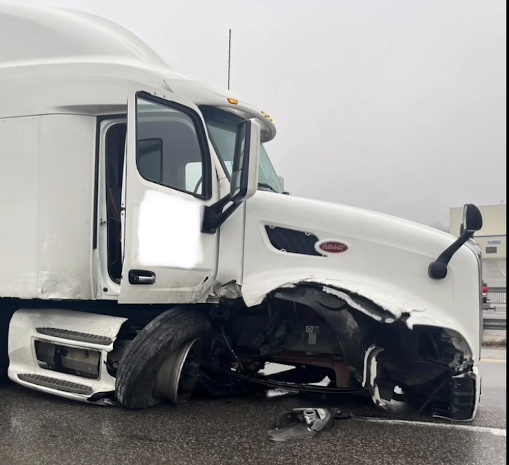 Missouri police chase bobtail rig