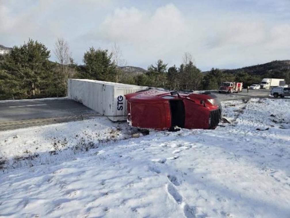 Big rig rollover blocks Interstate 87 in New York