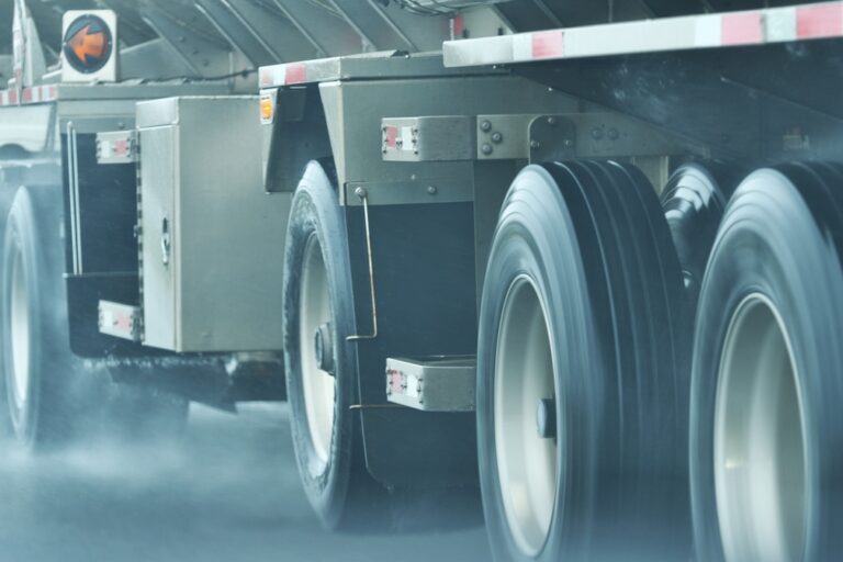 Rain soaks Rose Parade in California and snow squalls hit Midwest and Northeast on first day of 2026