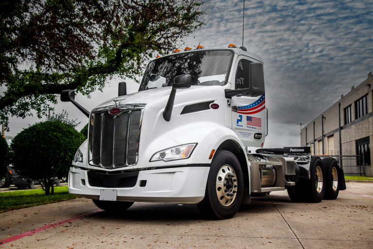 PacLease celebrates America’s 250th birthday with commemorative truck graphics