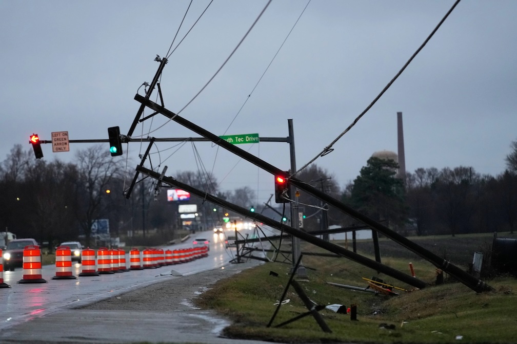 Tornadoes kill 2 in northwestern Indiana and raze buildings in Kankakee ...