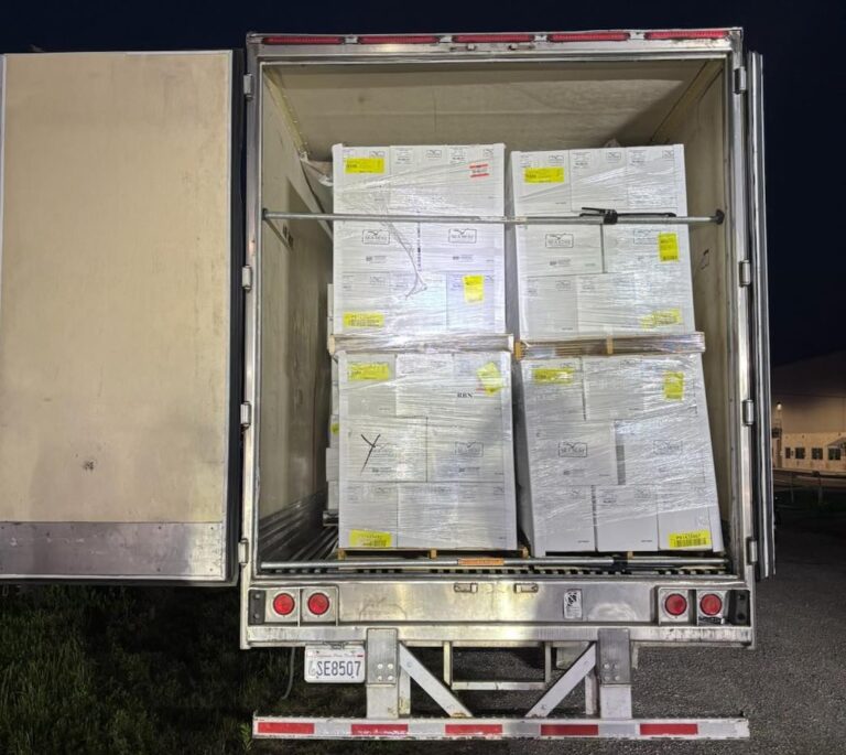 Texas deputies get crabs during traffic stop