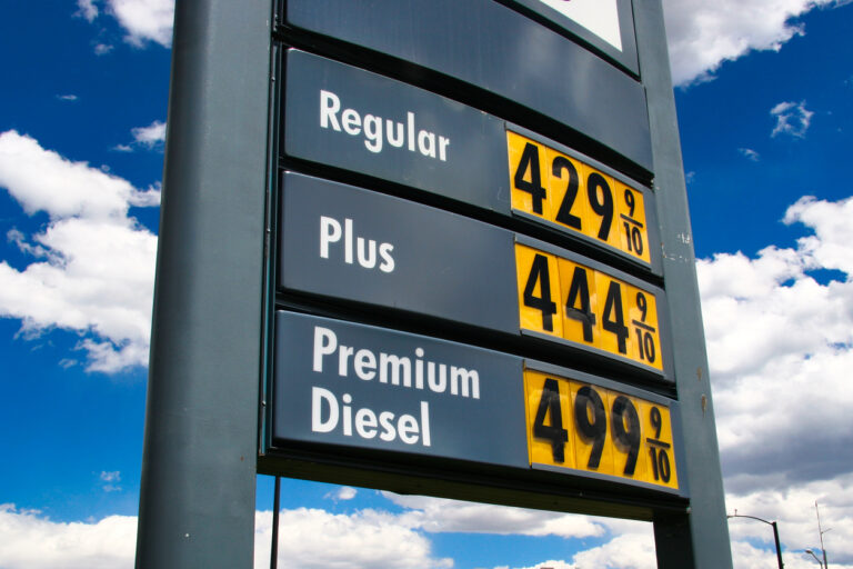 CH Robinson offers free discount fuel cards, cash advances as diesel prices spike