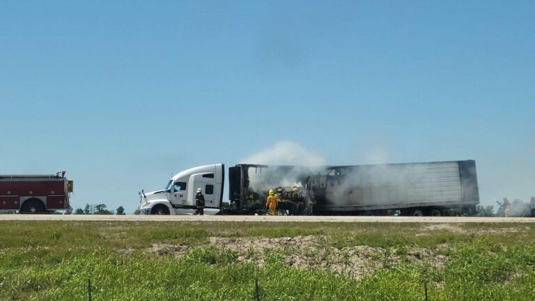 Reported semi fire blocks Interstate 57 in Arkansas