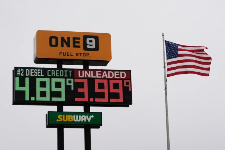 Oil prices fall slightly with eye on Iran negotiations