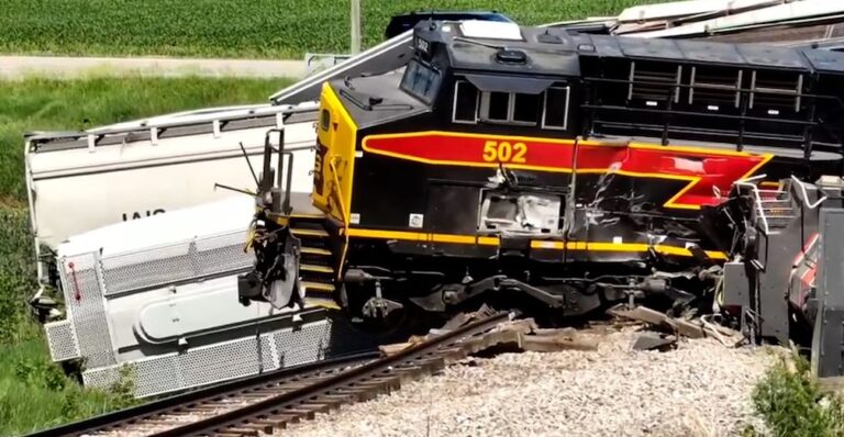1 dead, 1 injured in semi crash with train in Iowa