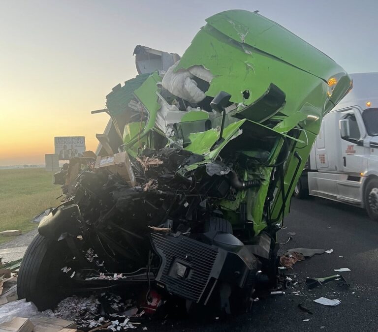 Driver injured in semi crash in Louisiana