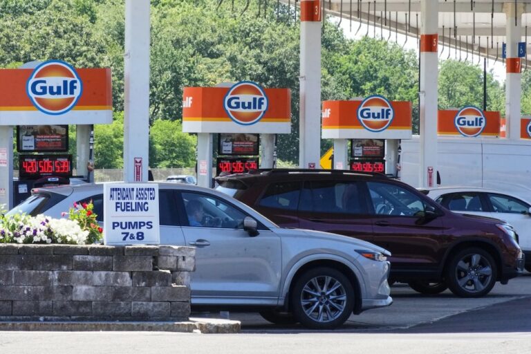 Americans’ confidence in US economy fell this month as Iran conflict sent gas prices back up