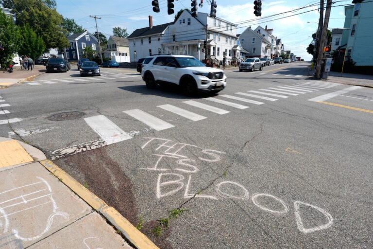 Trump administration orders ICE to suspend most vehicle stops after 2 deadly shootings