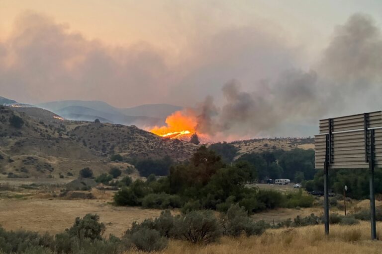 Major Oregon interstate closed for 70 miles due to wildfire