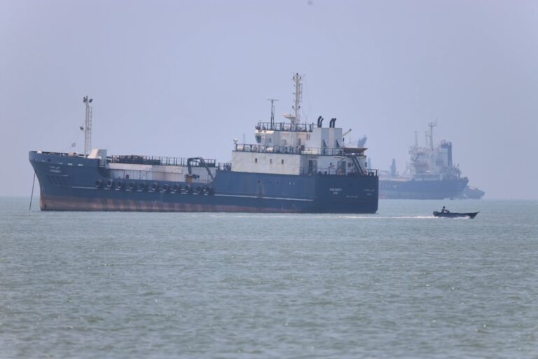 Oil prices tick higher over Hormuz stalemate