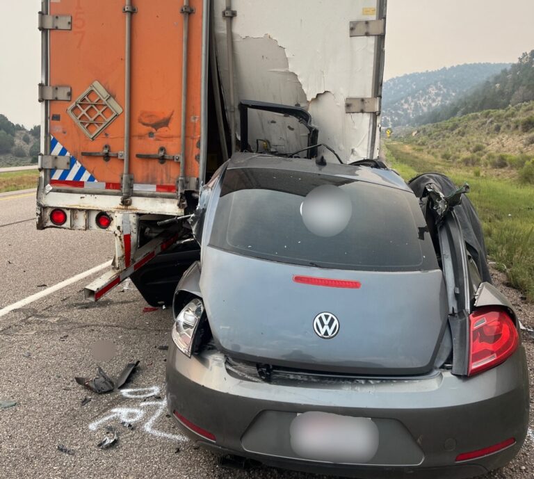 2 dead after crashing into parked semi truck in Utah