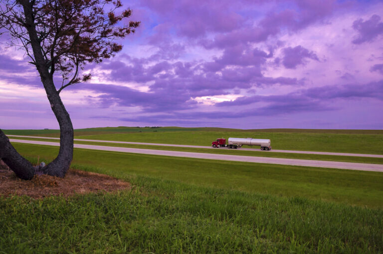 DAT: Contract van and reefer rates make record June-to-July gains