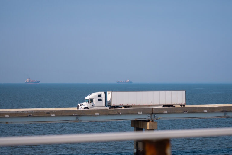 Truckstop, FTR: Spot rates mostly decline in seasonal moves