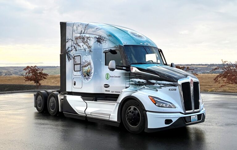 Specially wrapped Kenworth T680 to haul U.S. Capitol Christmas Tree for 13th year