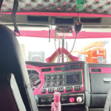 The interior of the truck is decked out with pink details. (Courtesy: Eva Knelsen)